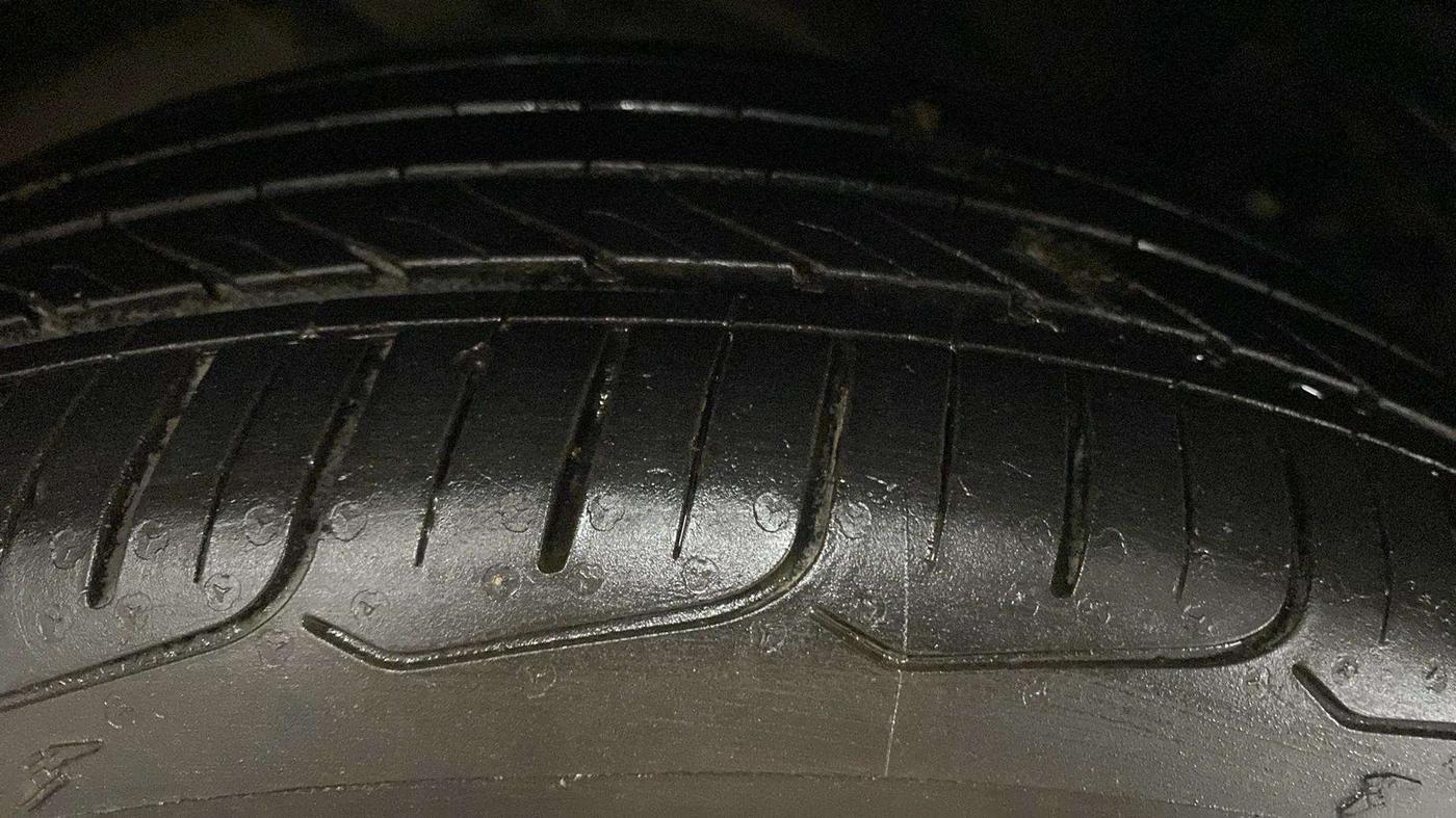 2016 Maruti Ciaz ZXI+ AT, Petrol, Automatic, 85,341 km, Right Front Tyre Tread