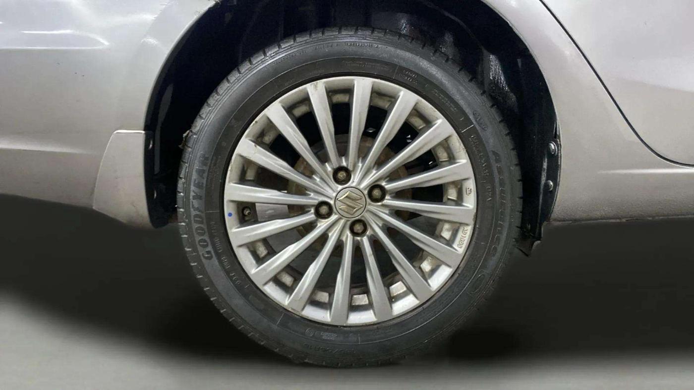 2016 Maruti Ciaz ZXI+ AT, Petrol, Automatic, 85,341 km, Right Rear Wheel