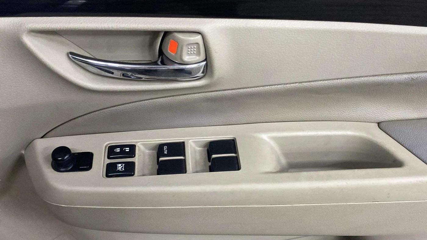 2016 Maruti Ciaz ZXI+ AT, Petrol, Automatic, 85,341 km, Driver Side Door Panels Control