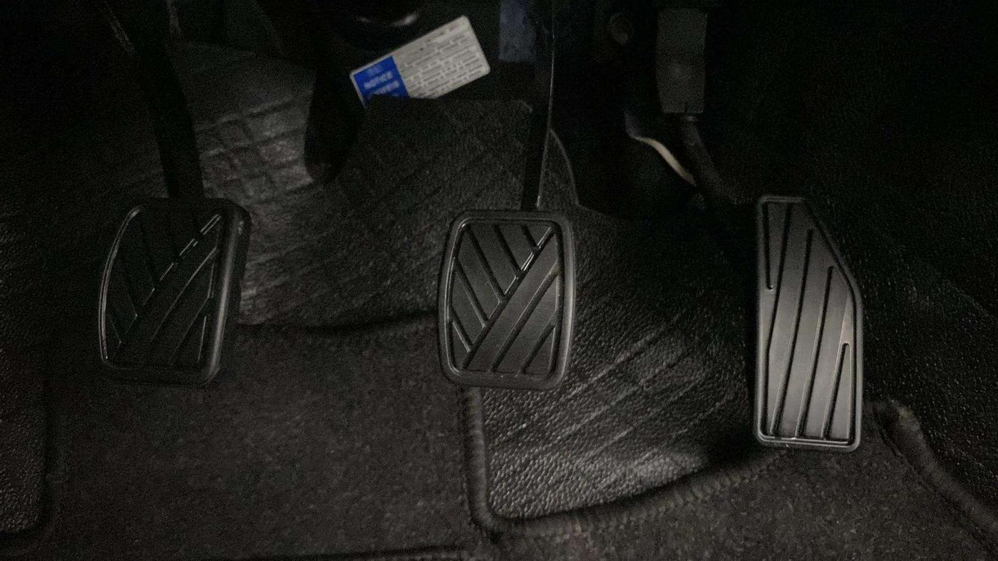 2019 Maruti Swift VXI, Petrol, Manual, 25,504 km, Pedals
