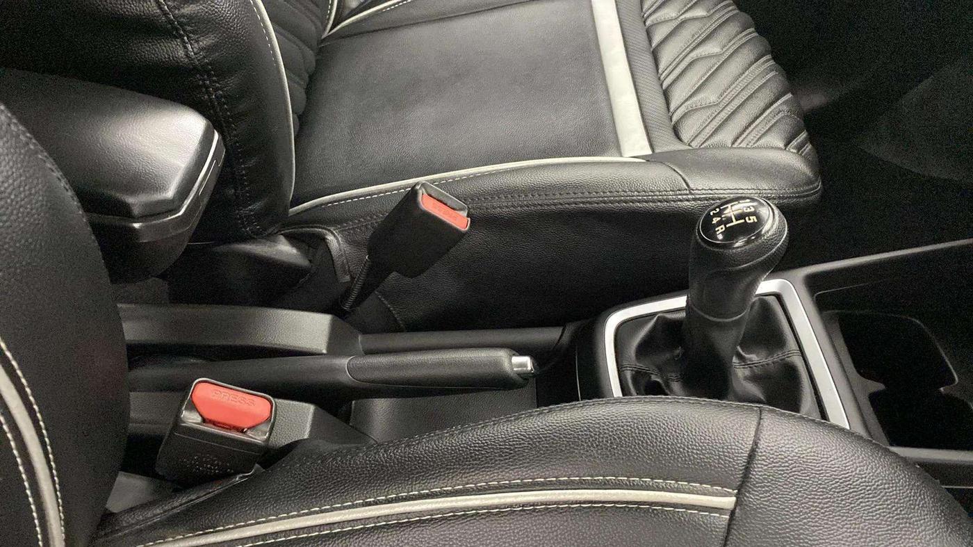 2019 Maruti Swift VXI, Petrol, Manual, 25,504 km, Gear Lever
