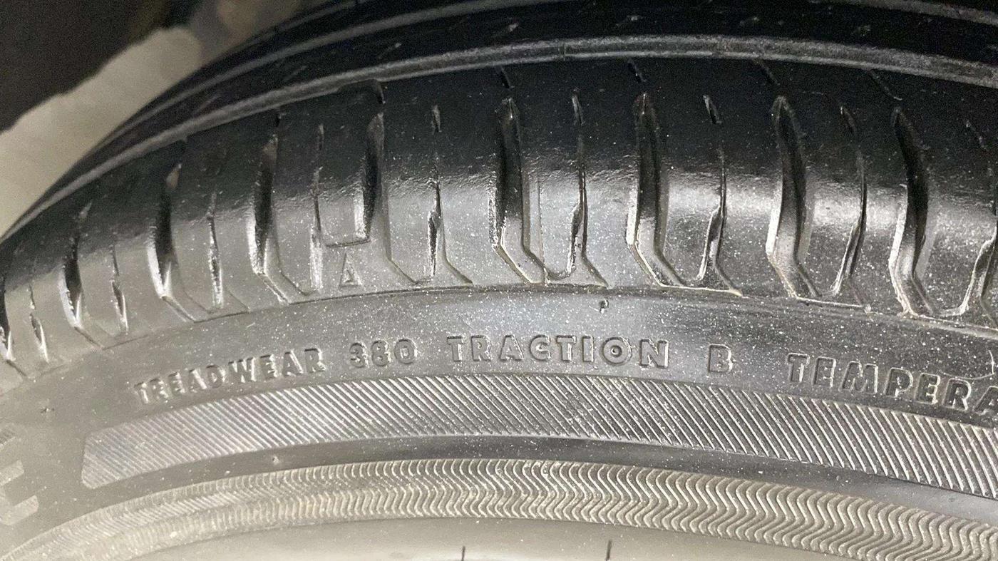 2019 Maruti Swift VXI, Petrol, Manual, 25,504 km, Left Rear Tyre Tread