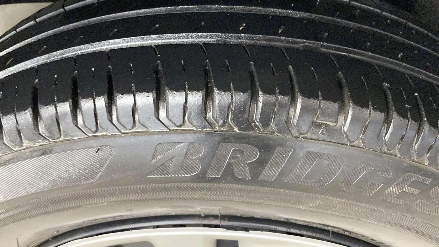 2019 Maruti Swift VXI, Petrol, Manual, 25,504 km, Right Rear Tyre Tread