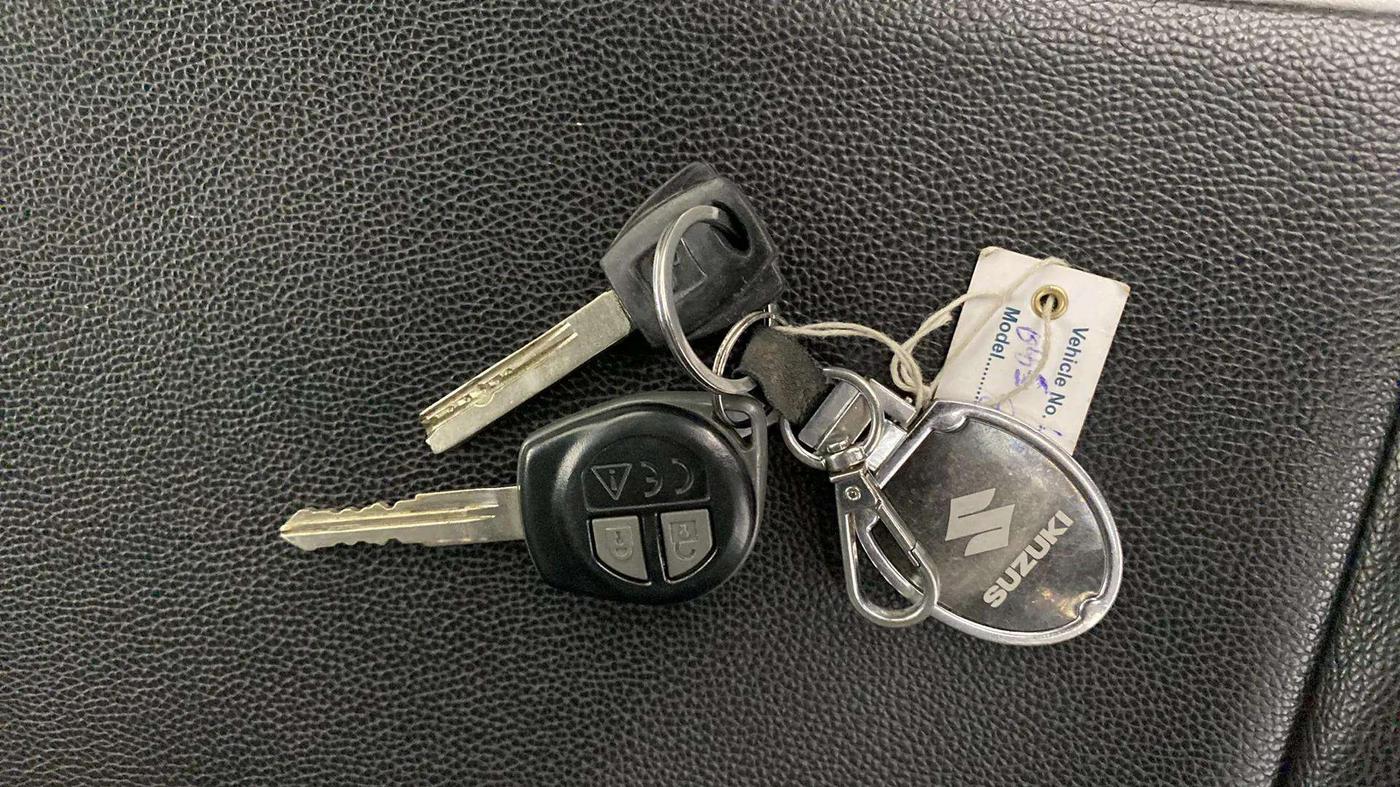 2019 Maruti Swift VXI, Petrol, Manual, 25,504 km, Key Close Up
