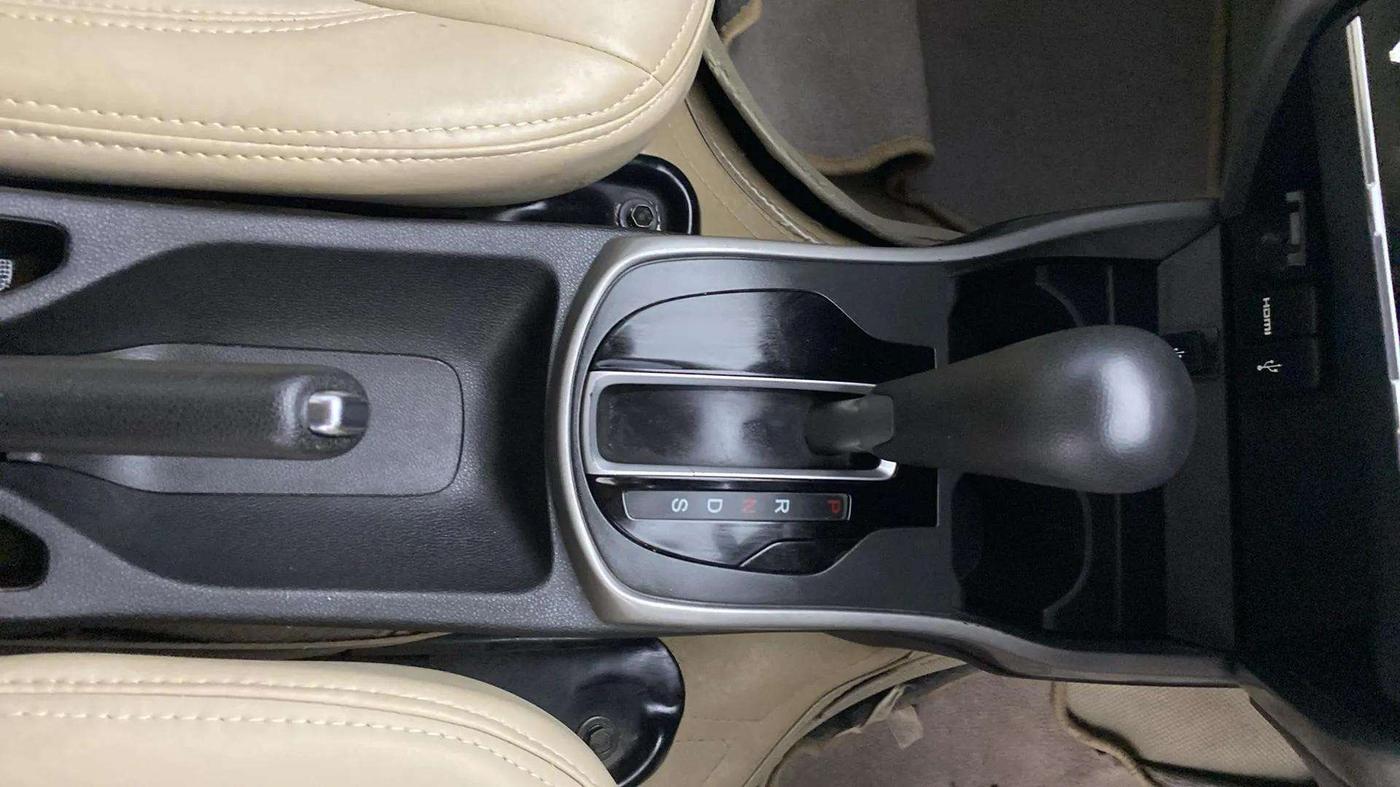 2017 Honda City 1.5L I-VTE V CVT, Petrol, Automatic, 67,935 km, Gear Lever