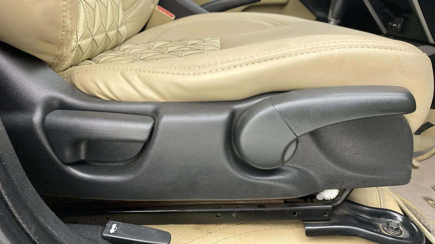 2017 Honda City 1.5L I-VTE V CVT, Petrol, Automatic, 67,935 km, Driver Side Adjustment Panel