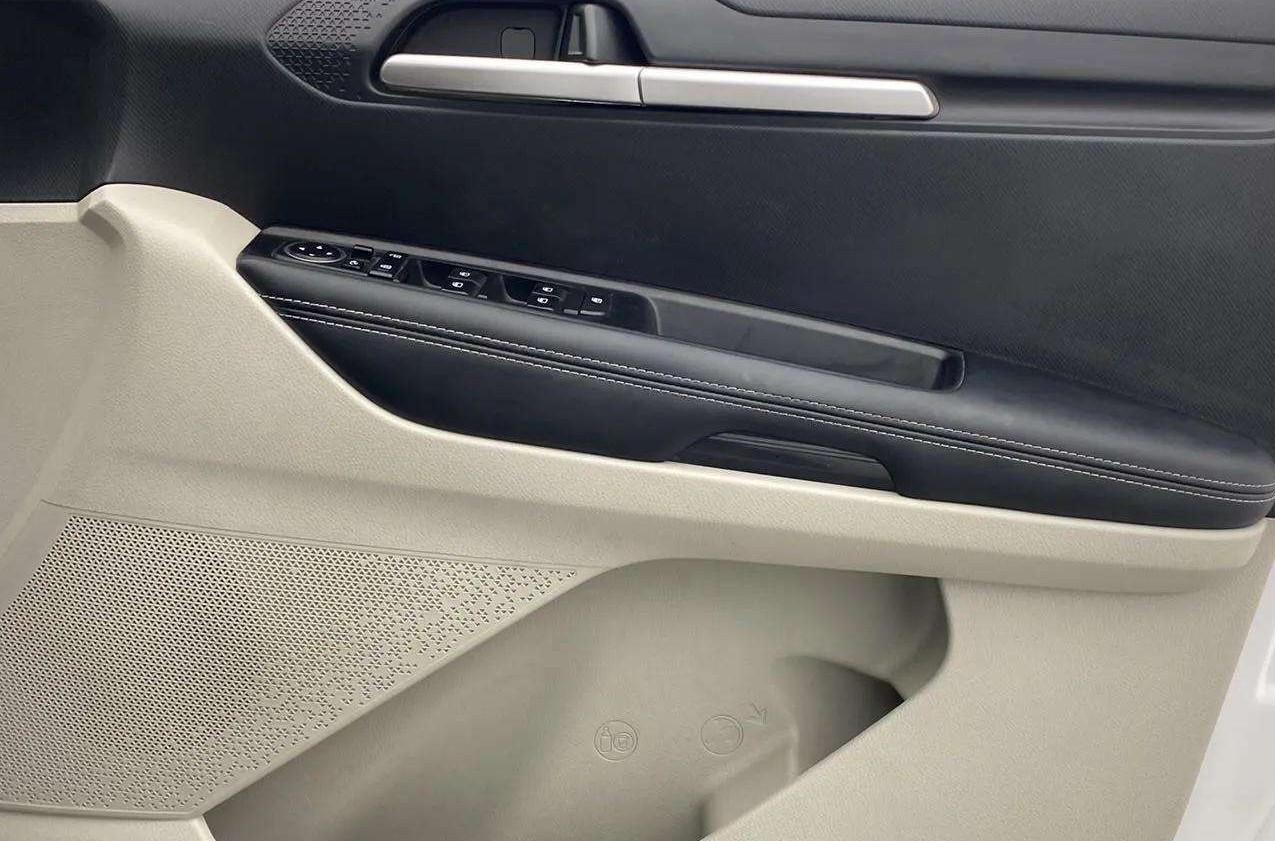 2023 KIA SONET HTX 1.5 DIESEL IMT, Diesel, Manual, 14,110 km, Driver Side Door Panels Control