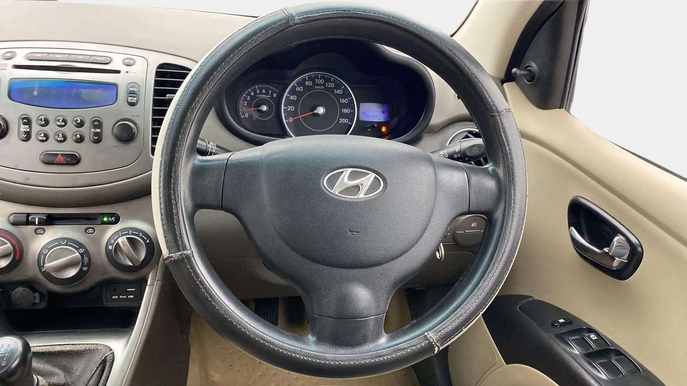 2016 Hyundai i10 SPORTZ 1.1, Petrol, Manual, 70,377 km, Steering Wheel Close Up