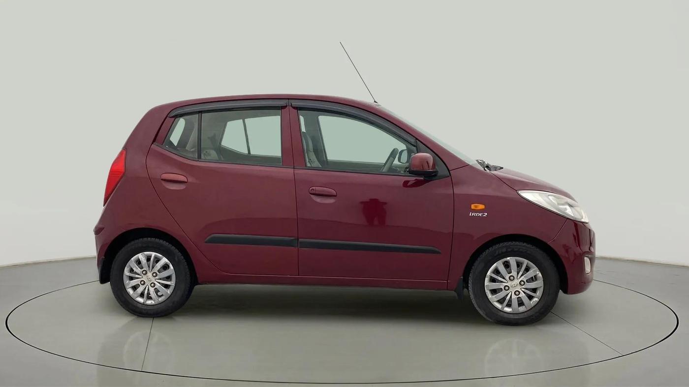 2016 Hyundai i10 SPORTZ 1.1, Petrol, Manual, 70,377 km, Right Side View