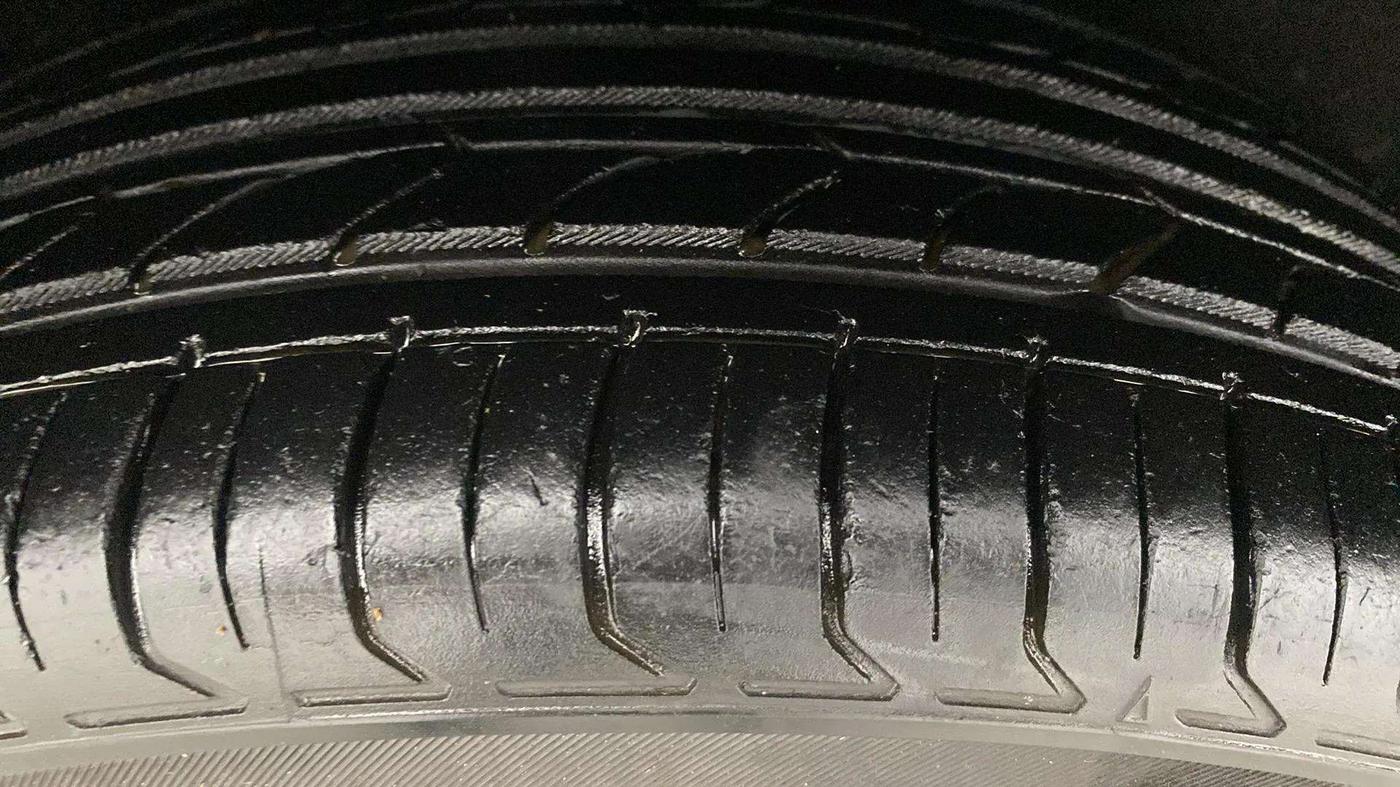 2018 Ford Ecosport TITANIUM 1.5L PETROL, Petrol, Manual, 28,098 km, Left Front Tyre Tread