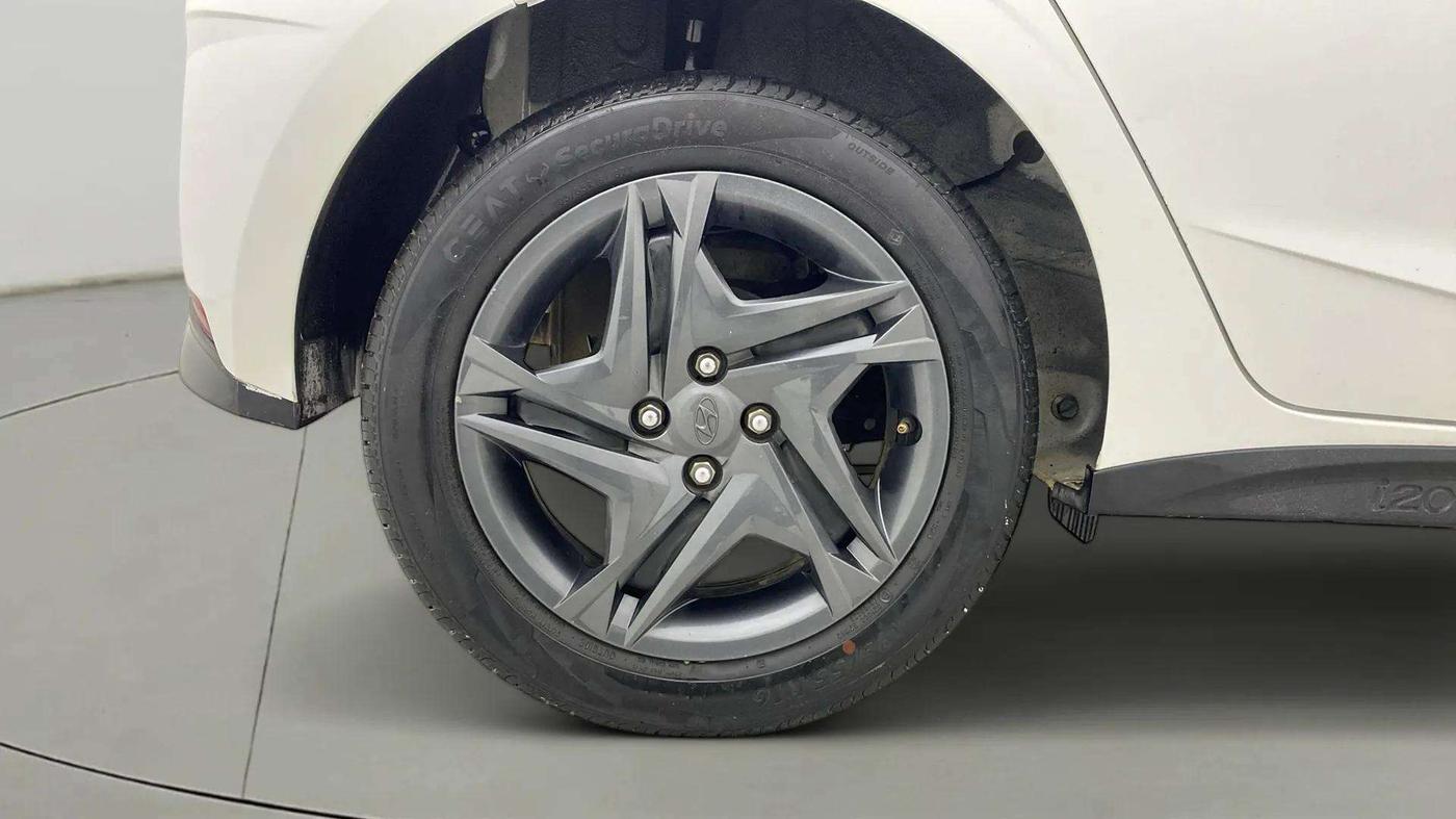 2021 Hyundai NEW I20 SPORTZ 1.2 MT, Petrol, Manual, 30,245 km, Right Rear Wheel