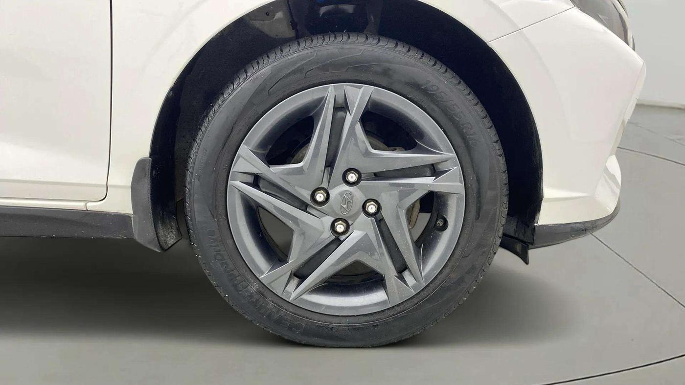 2021 Hyundai NEW I20 SPORTZ 1.2 MT, Petrol, Manual, 30,245 km, Right Front Wheel