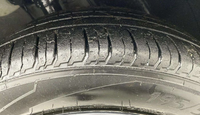 2021 Hyundai NEW I20 SPORTZ 1.2 MT, Petrol, Manual, 30,148 km, Right Front Tyre Tread