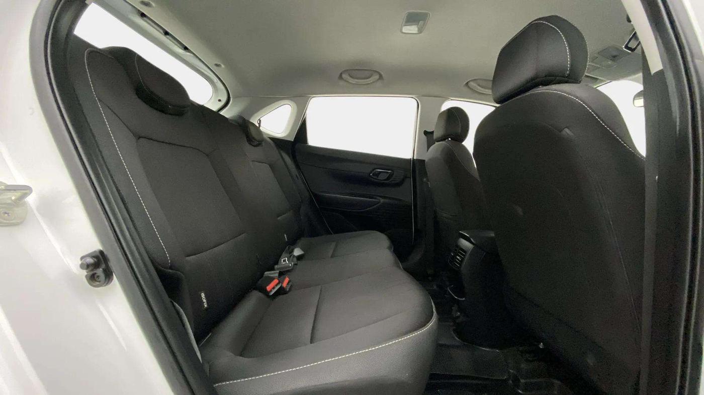 2021 Hyundai NEW I20 SPORTZ 1.2 MT, Petrol, Manual, 30,245 km, Right Side Rear Door Cabin