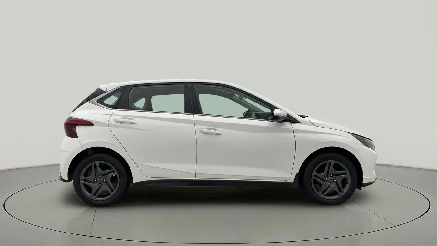 2021 Hyundai NEW I20 SPORTZ 1.2 MT, Petrol, Manual, 30,245 km, Right Side View