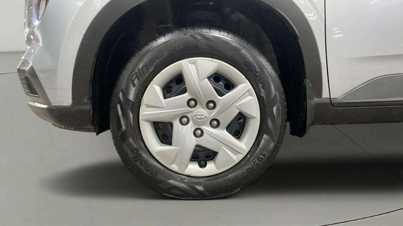 2019 Hyundai VENUE S 1.2, Petrol, Manual, 24,248 km, Left Front Wheel