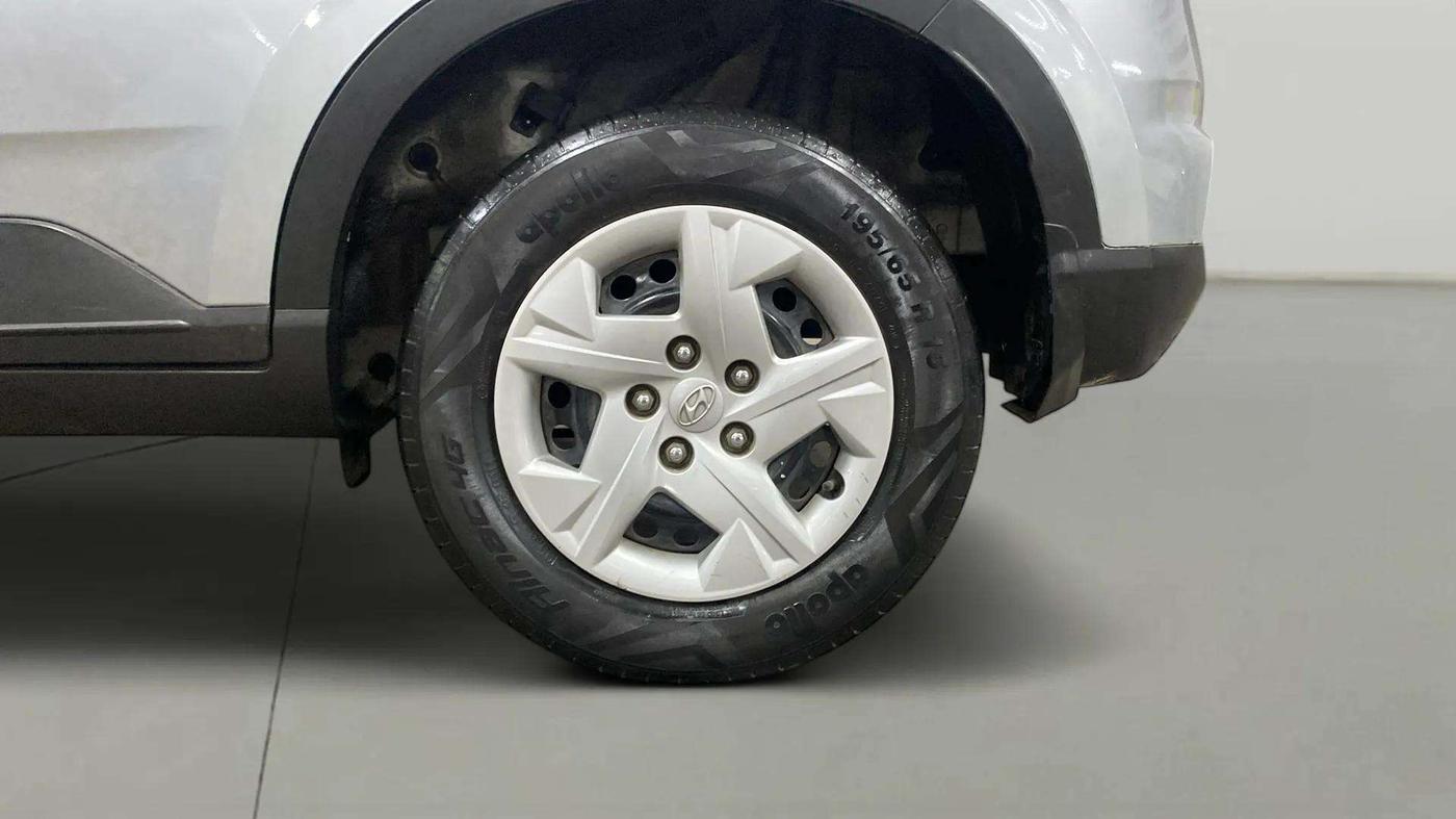 2019 Hyundai VENUE S 1.2, Petrol, Manual, 24,248 km, Left Rear Wheel