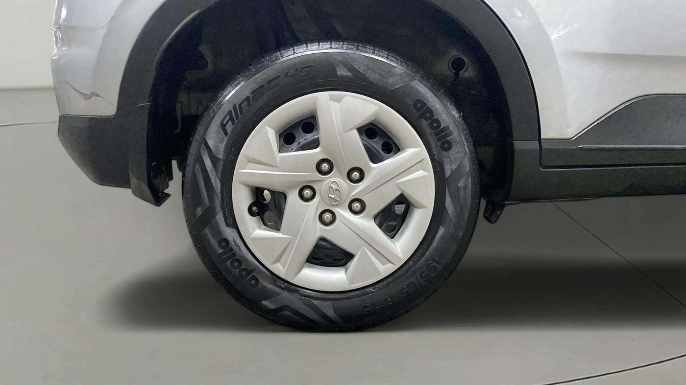 2019 Hyundai VENUE S 1.2, Petrol, Manual, 24,248 km, Right Rear Wheel
