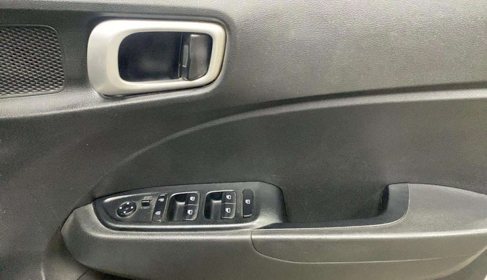 2019 Hyundai VENUE S 1.2, Petrol, Manual, 24,248 km, Driver Side Door Panels Control