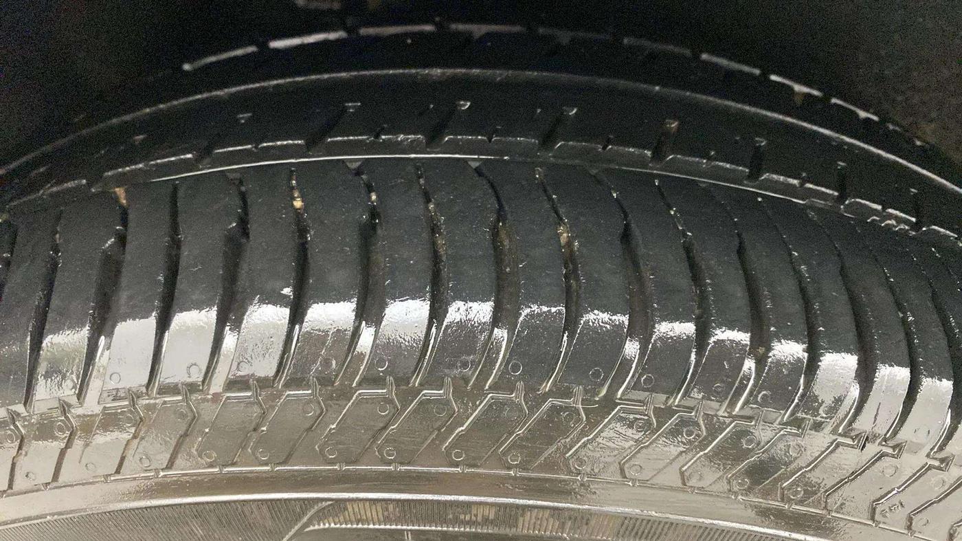 2017 Ford Ecosport TREND + 1.5L PETROL AT, Petrol, Automatic, 84,380 km, Right Rear Tyre Tread