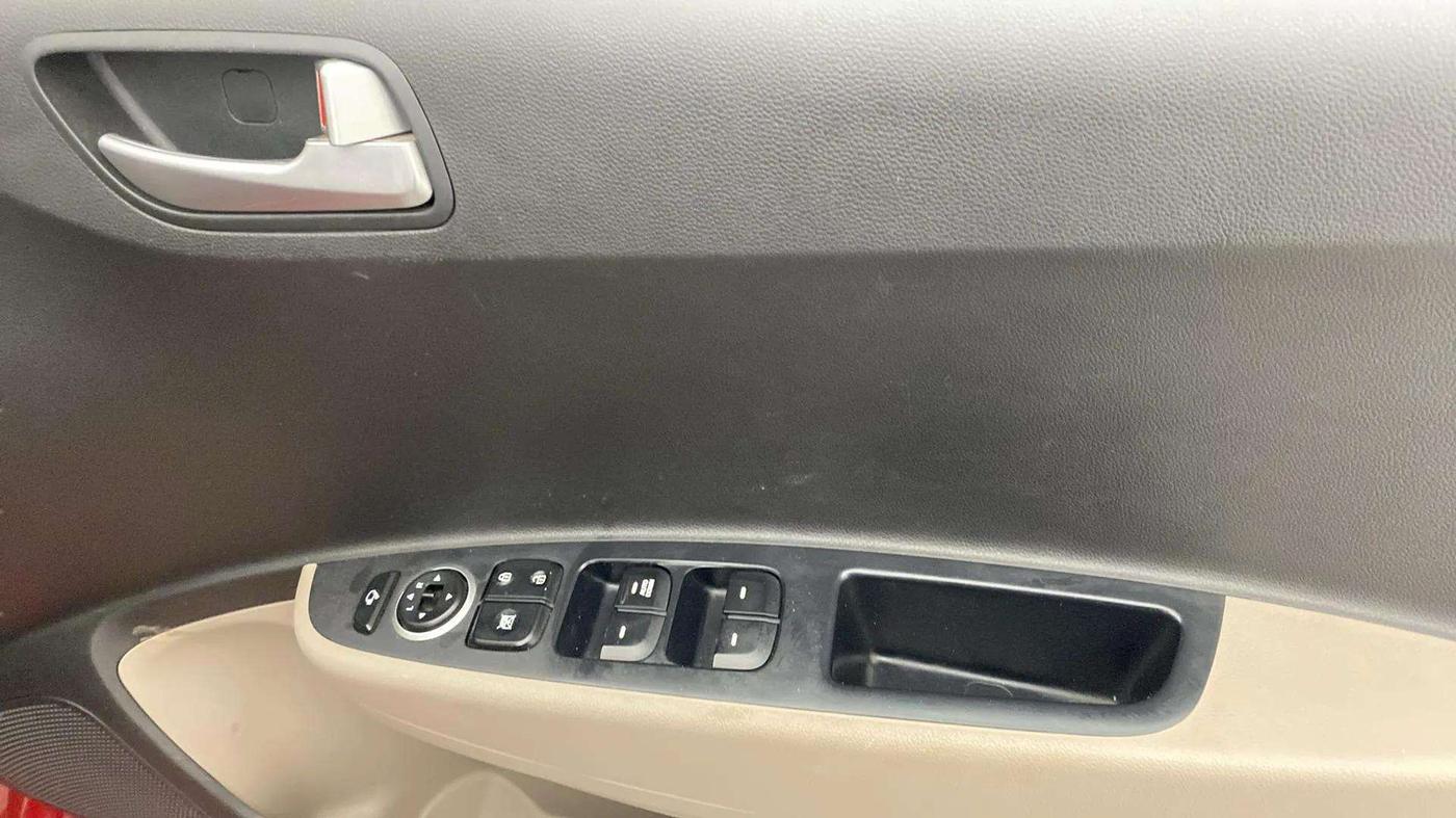 2016 Hyundai Xcent SX 1.2, Petrol, Manual, 24,118 km, Driver Side Door Panels Control