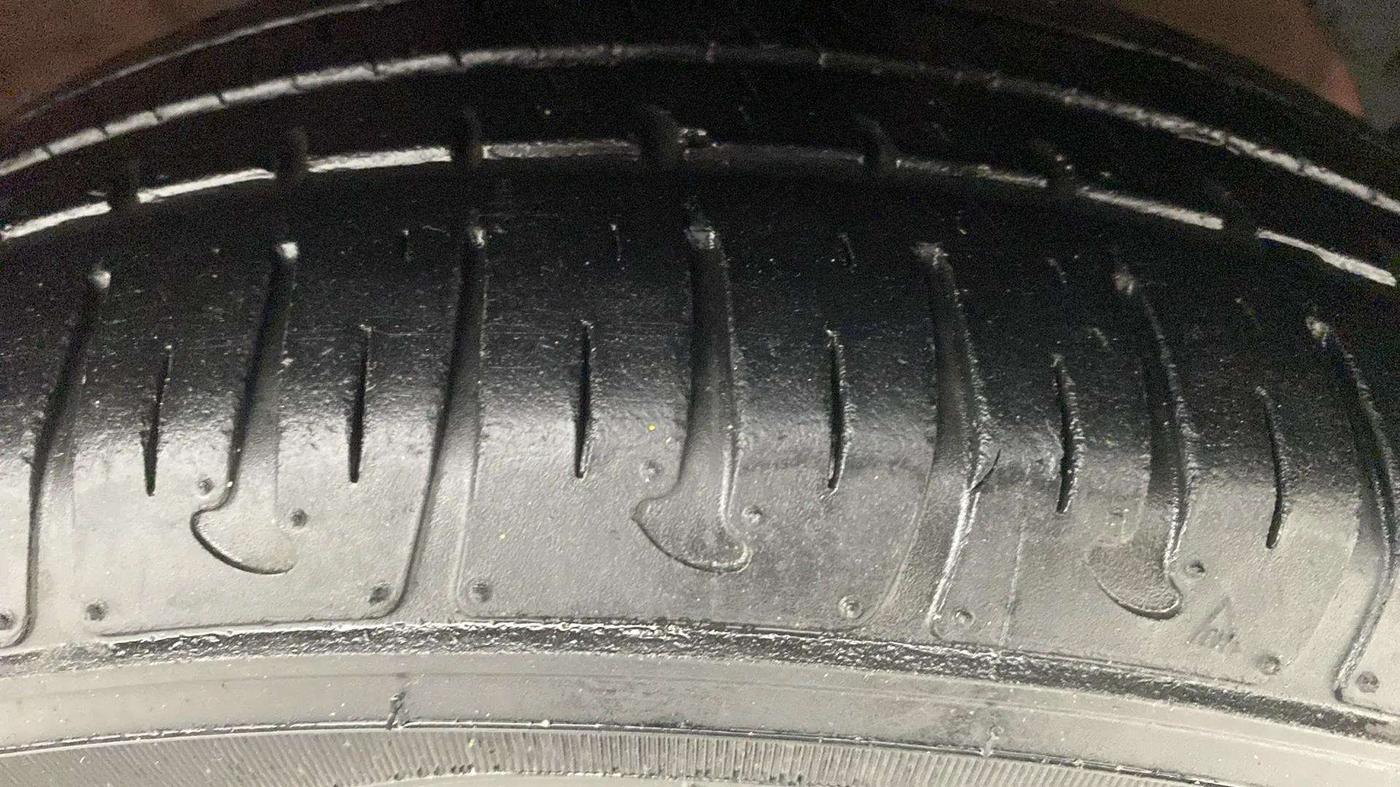 2016 Hyundai Xcent SX 1.2, Petrol, Manual, 24,118 km, Right Front Tyre Tread