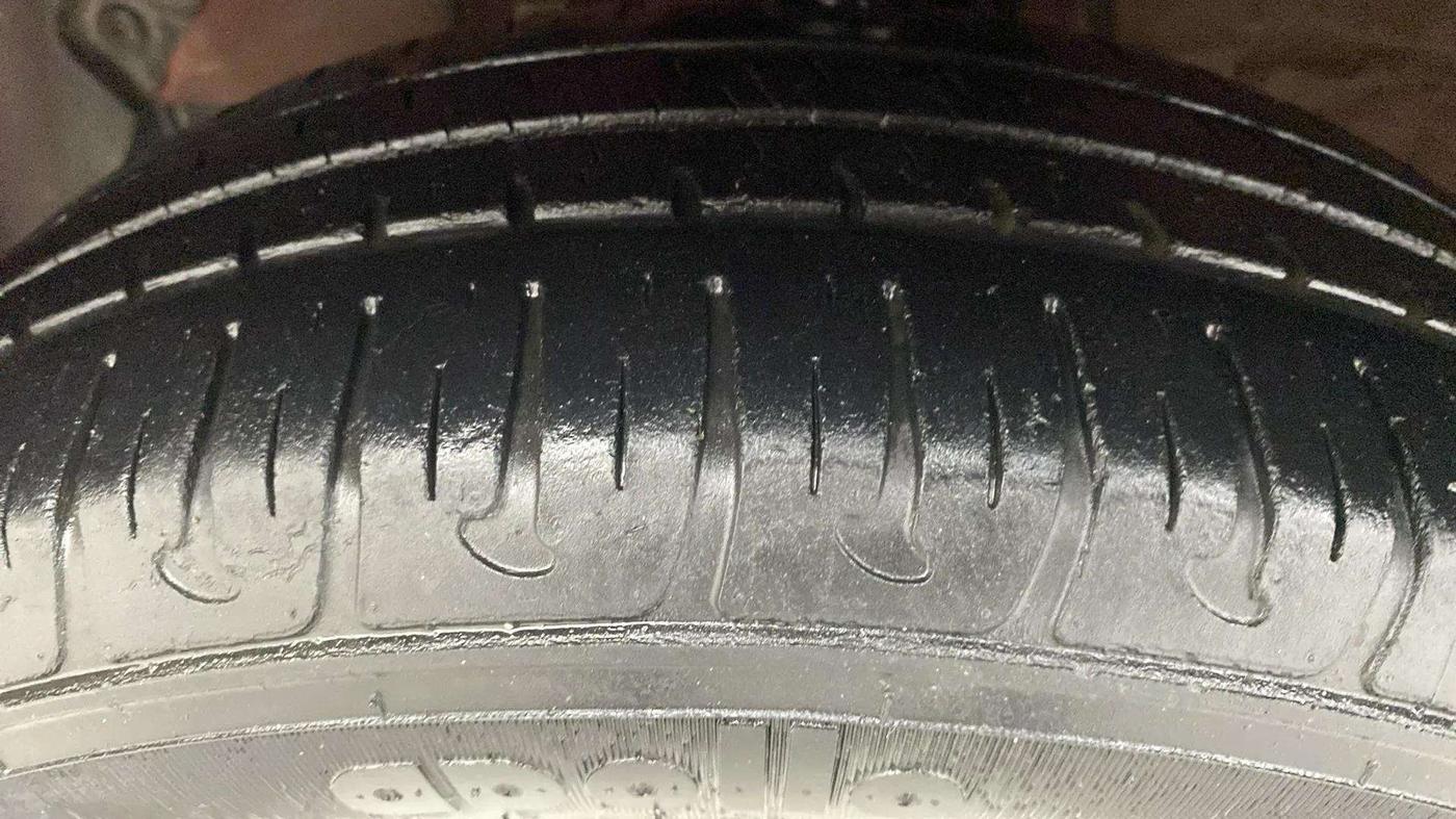 2016 Hyundai Xcent SX 1.2, Petrol, Manual, 24,118 km, Left Front Tyre Tread