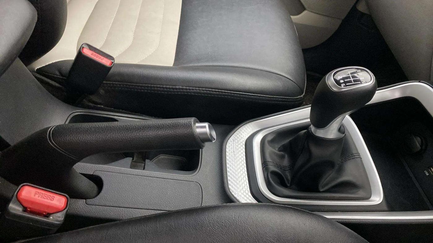 2022 KIA SONET HTX 1.5, Diesel, Manual, 33,530 km, Gear Lever