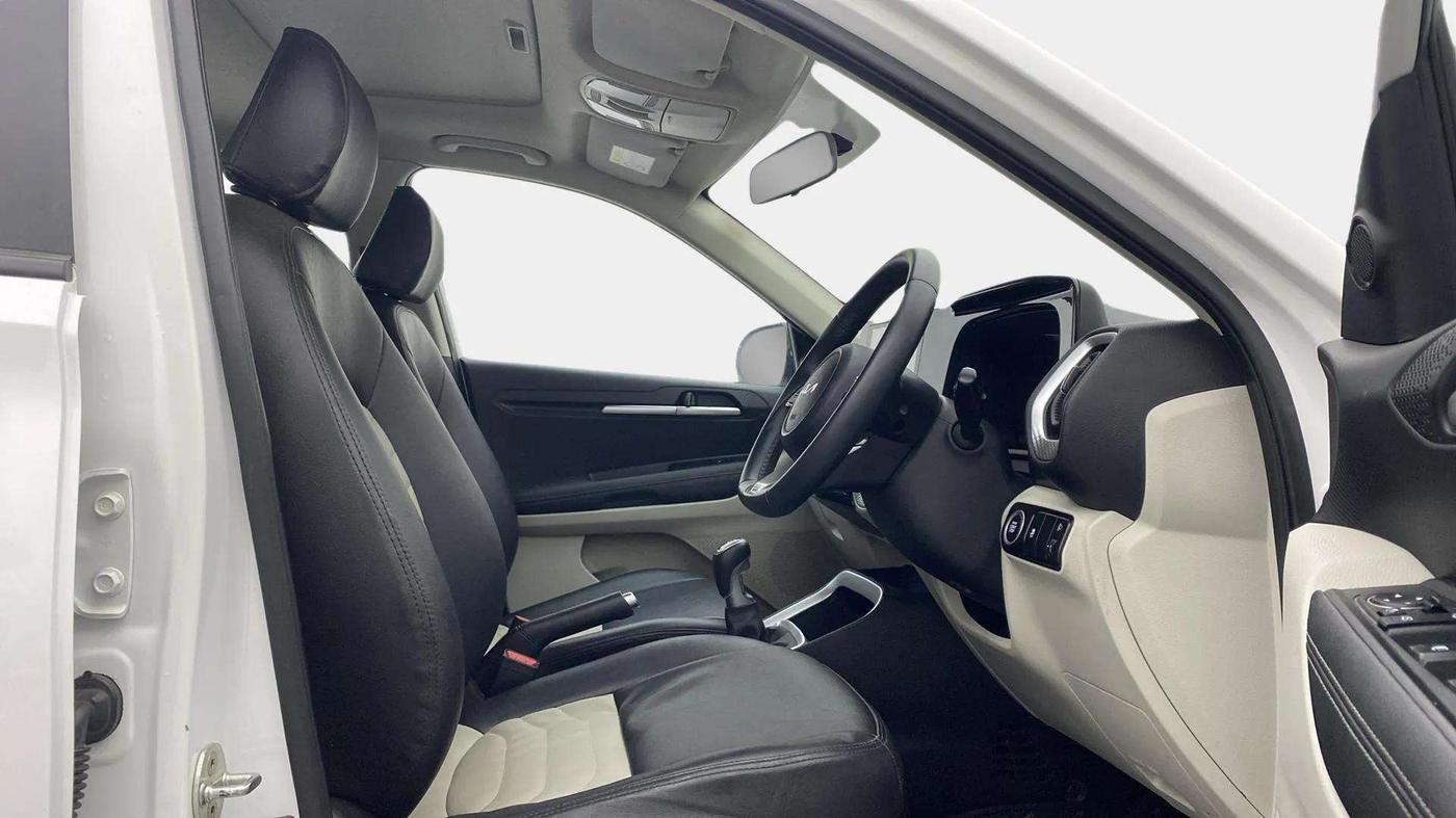 2022 KIA SONET HTX 1.5, Diesel, Manual, 33,530 km, Right Side Front Door Cabin