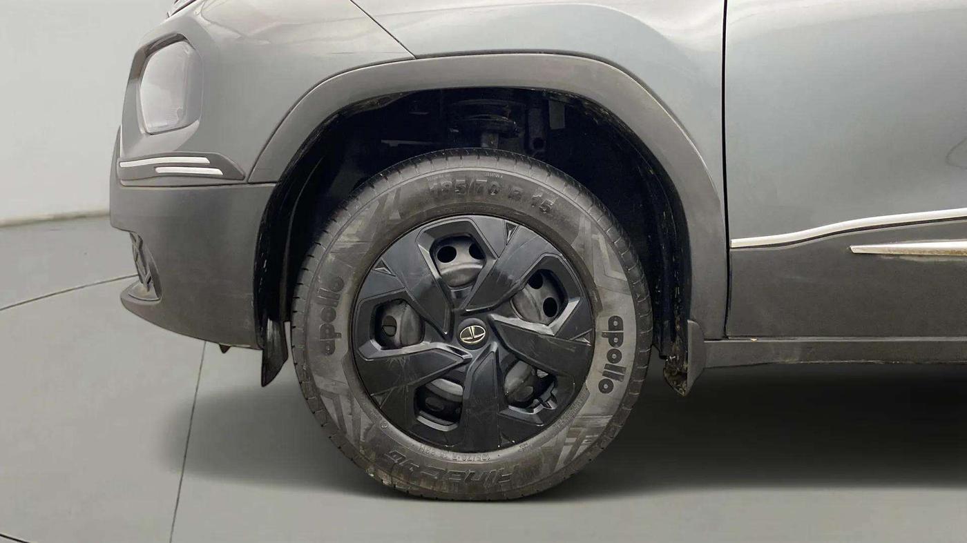 2023 Tata PUNCH ADVENTURE AMT, CNG, Automatic, 17,558 km, Left Front Wheel