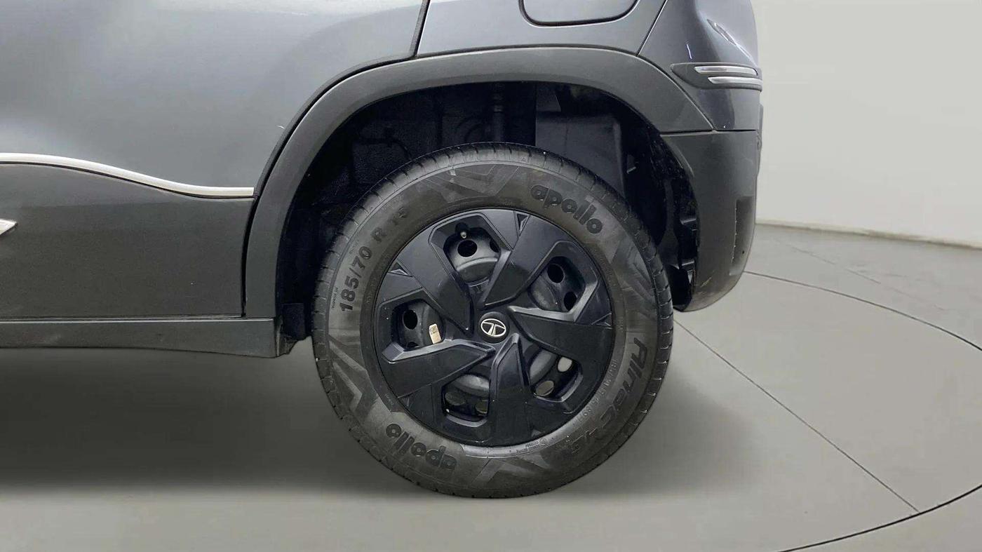 2023 Tata PUNCH ADVENTURE AMT, CNG, Automatic, 17,558 km, Left Rear Wheel