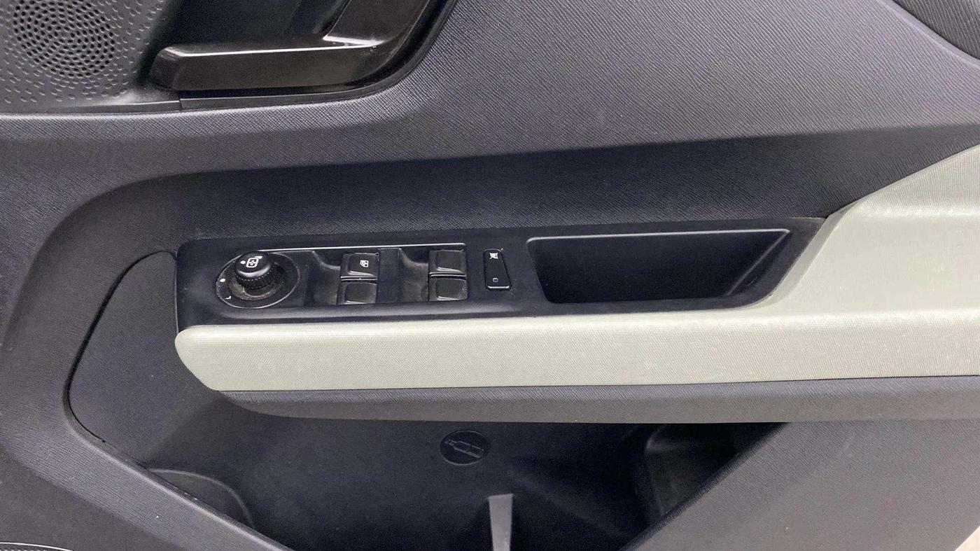 2023 Tata PUNCH ADVENTURE AMT, CNG, Automatic, 17,558 km, Driver Side Door Panels Control