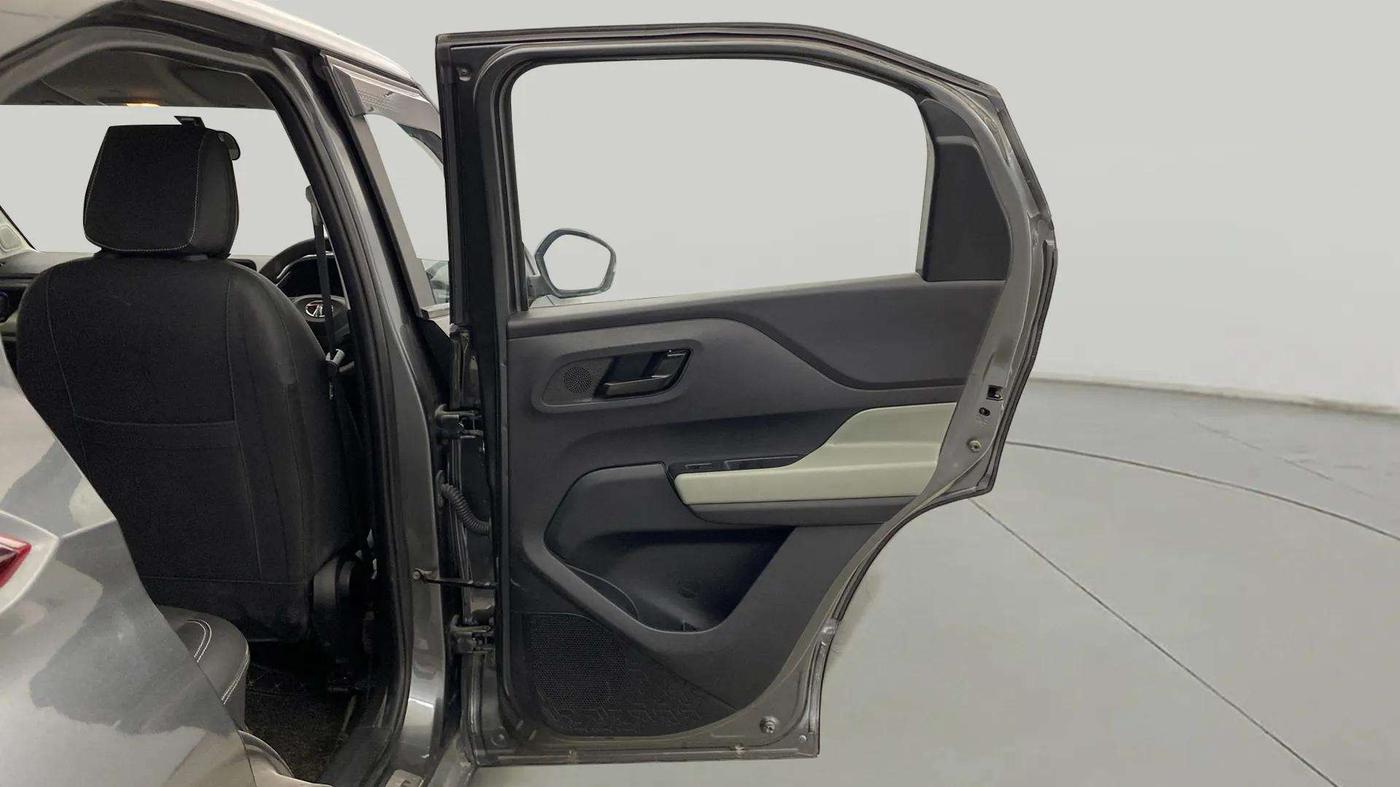 2023 Tata PUNCH ADVENTURE AMT, CNG, Automatic, 17,558 km, RHS Rear Door