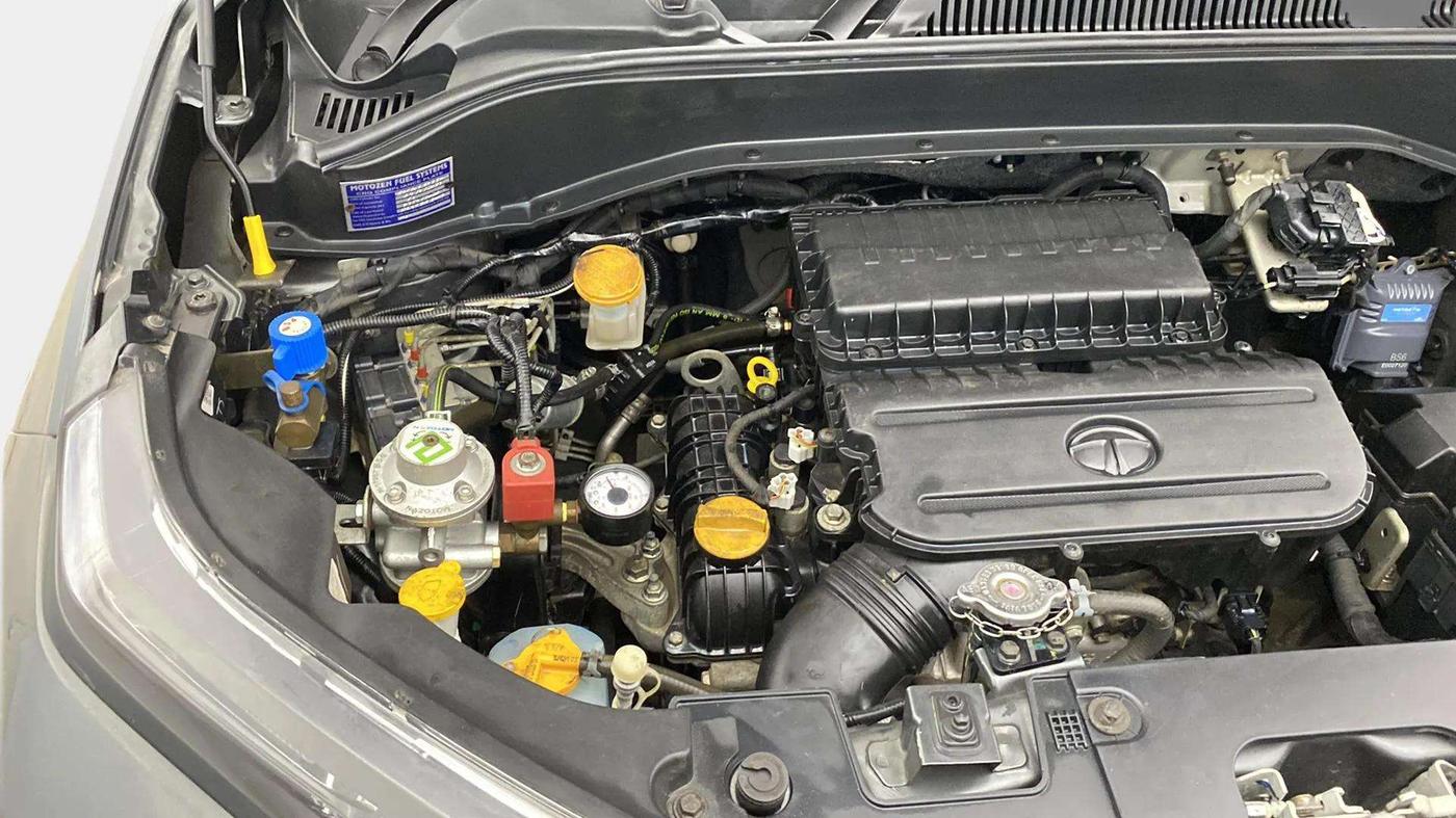 2023 Tata PUNCH ADVENTURE AMT, CNG, Automatic, 17,558 km, Engine View - Right