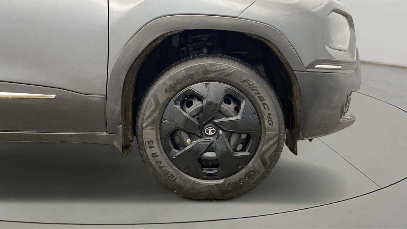 2023 Tata PUNCH ADVENTURE AMT, CNG, Automatic, 17,558 km, Right Front Wheel
