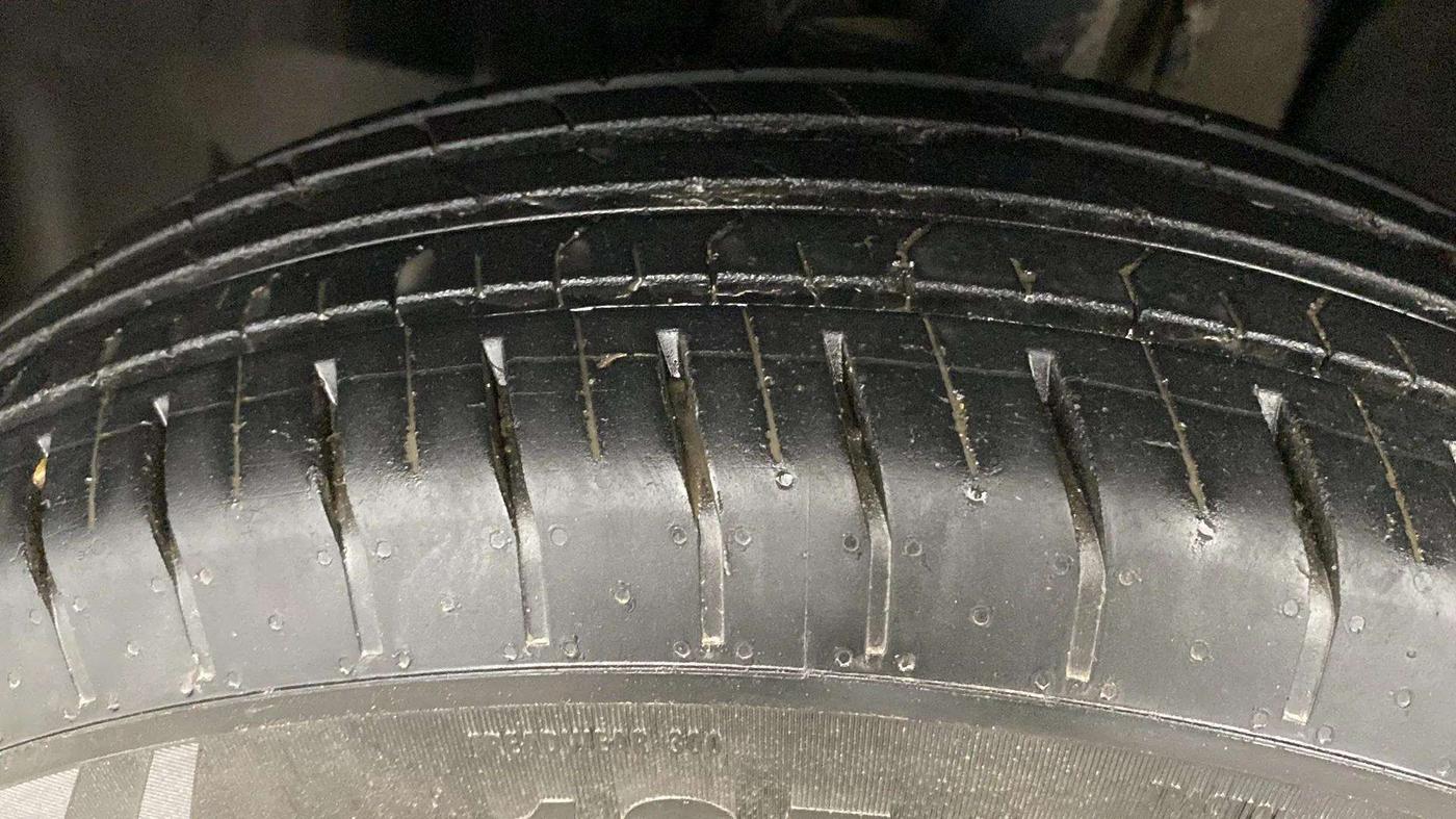 2023 Tata PUNCH ADVENTURE AMT, CNG, Automatic, 17,558 km, Left Front Tyre Tread