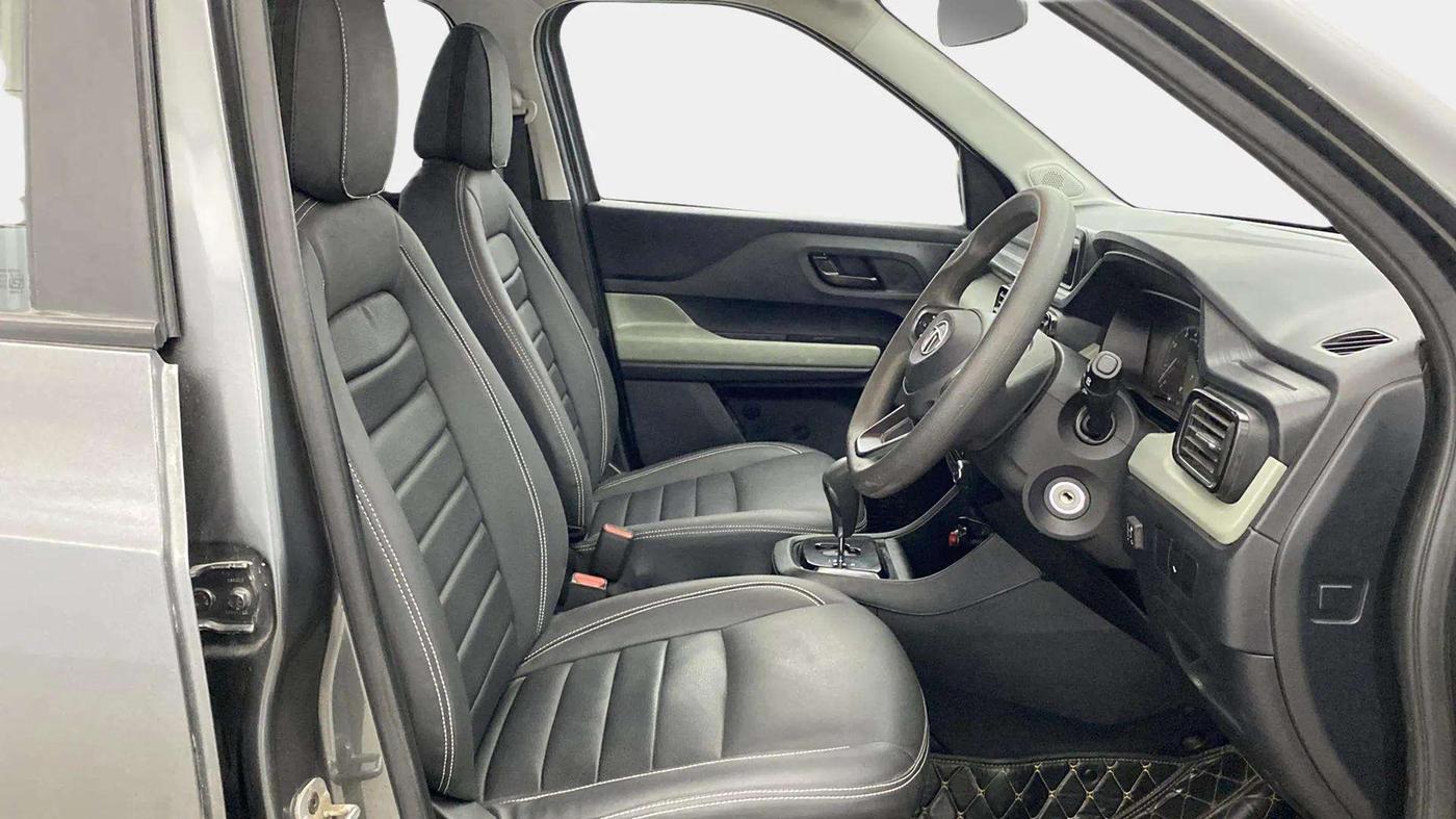 2023 Tata PUNCH ADVENTURE AMT, CNG, Automatic, 17,558 km, Right Side Front Door Cabin