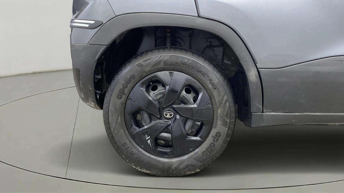 2023 Tata PUNCH ADVENTURE AMT, CNG, Automatic, 17,558 km, Right Rear Wheel