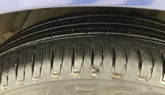 2019 Maruti Ciaz DELTA 1.5 SHVS MT PETROL, Petrol, Manual, 57,240 km, Left Front Tyre Tread