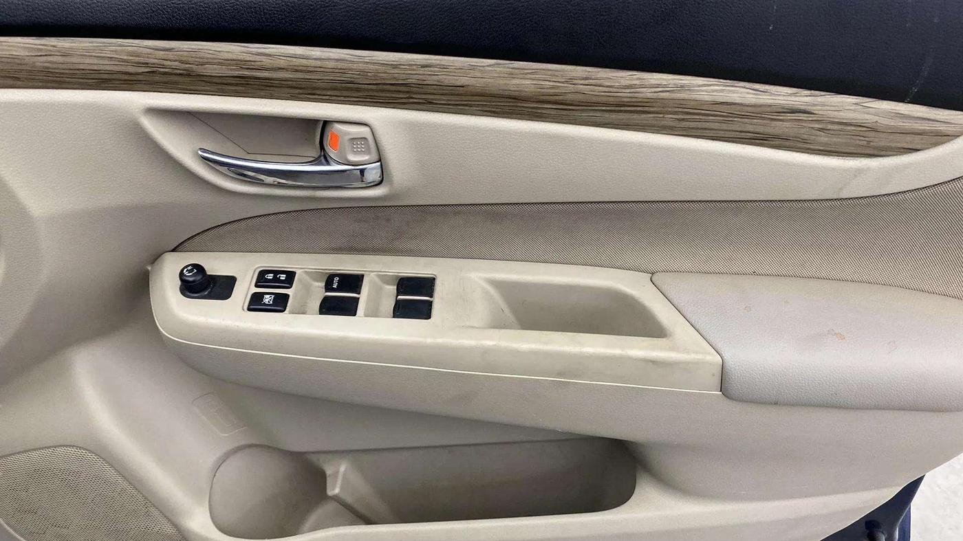 2019 Maruti Ciaz DELTA 1.5 SHVS MT PETROL, Petrol, Manual, 57,240 km, Driver Side Door Panels Control