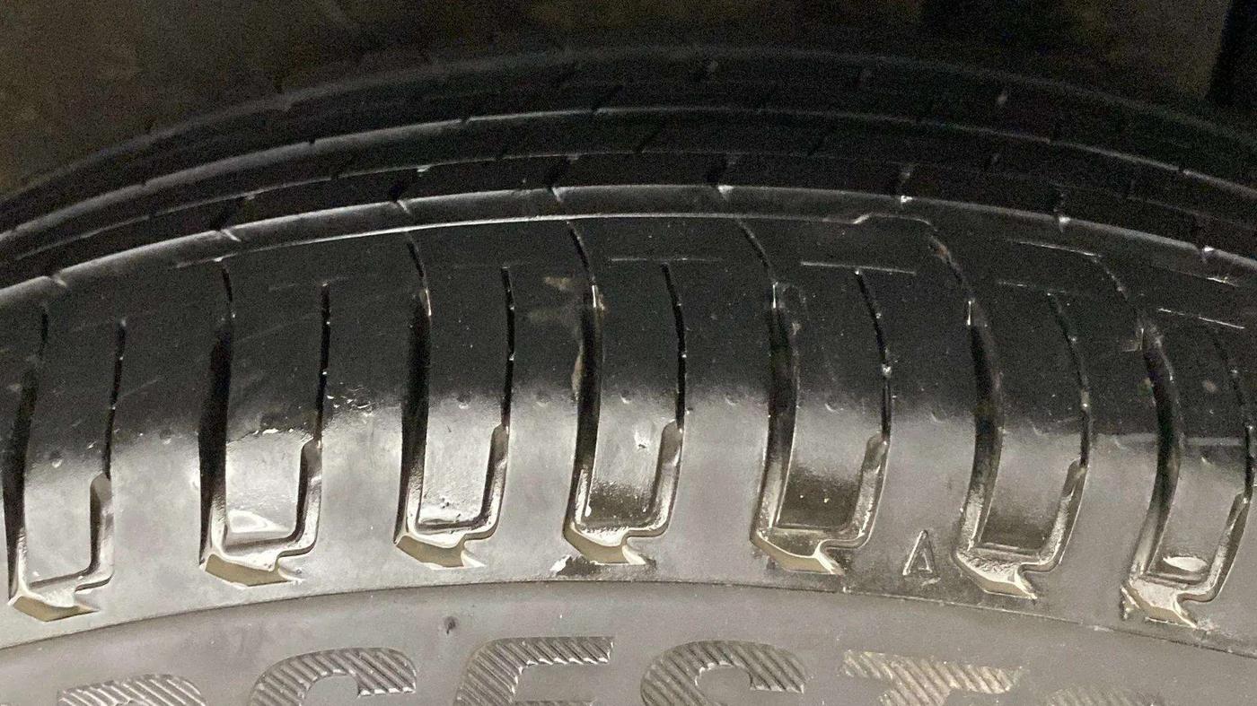 2019 Maruti Ciaz DELTA 1.5 SHVS MT PETROL, Petrol, Manual, 57,240 km, Left Rear Tyre Tread