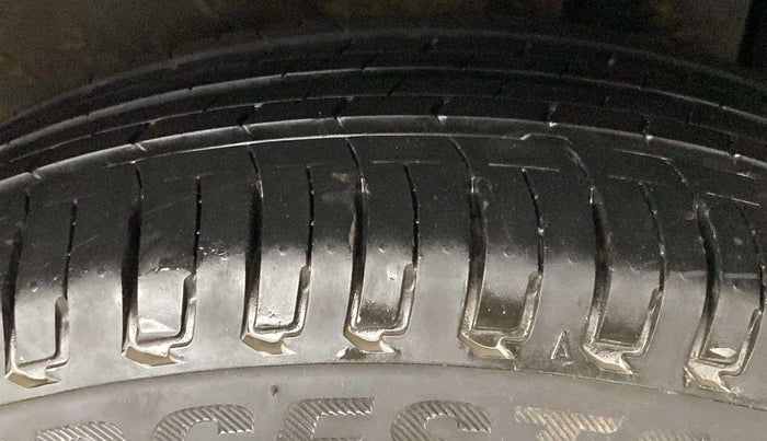 2019 Maruti Ciaz DELTA 1.5 SHVS MT PETROL, Petrol, Manual, 57,240 km, Left Rear Tyre Tread