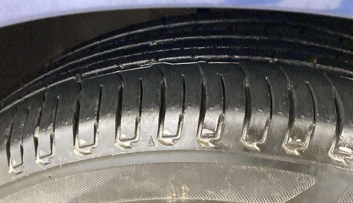 2019 Maruti Ciaz DELTA 1.5 SHVS MT PETROL, Petrol, Manual, 57,240 km, Right Front Tyre Tread