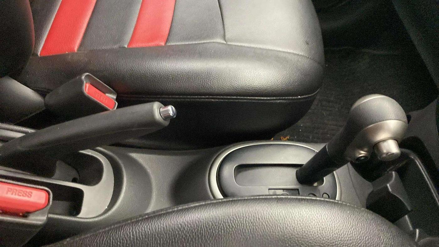 2017 Nissan Micra XV CVT, Petrol, Automatic, 50,491 km, Gear Lever