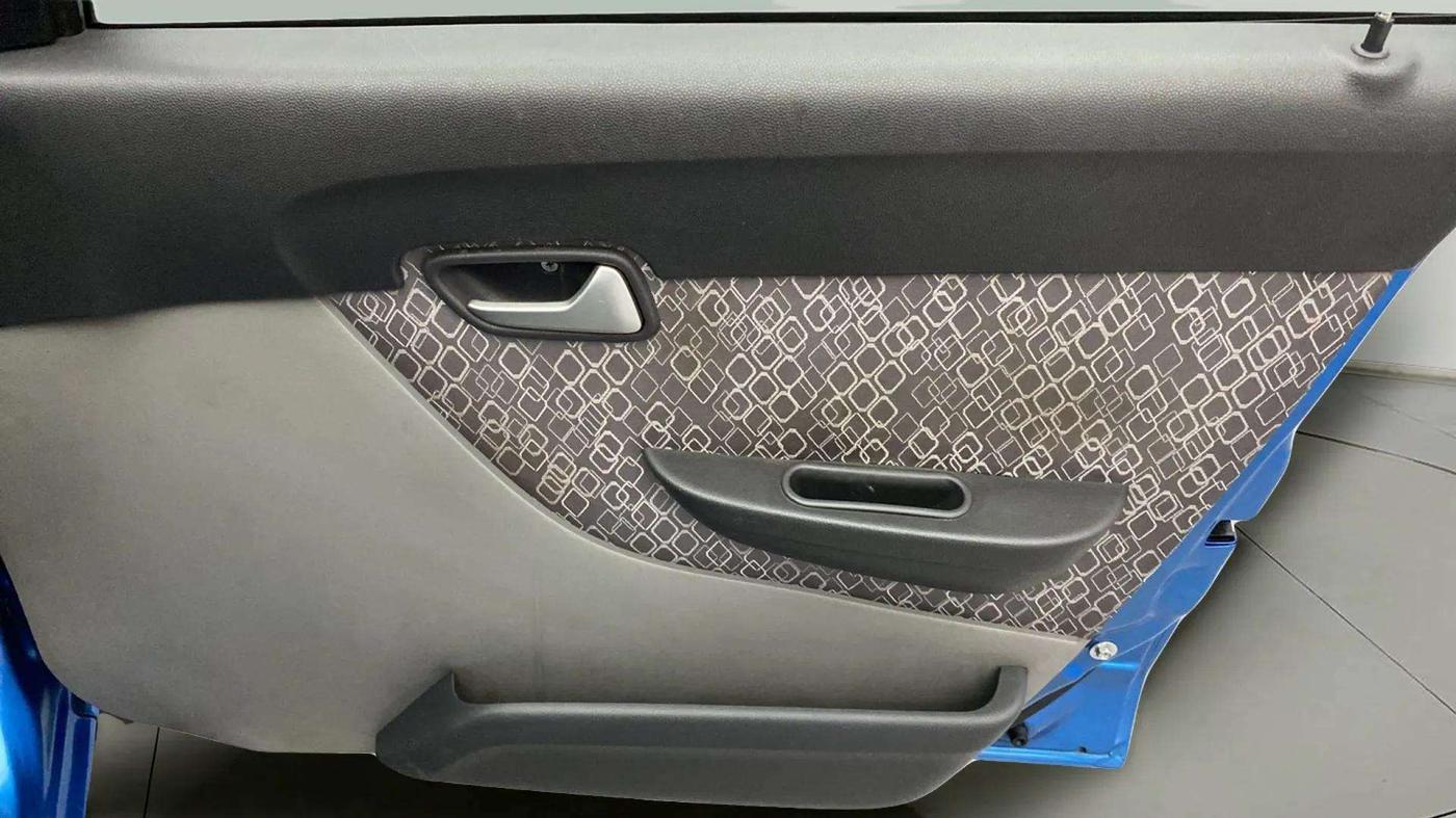 2019 Maruti Alto 800 LXI, Petrol, Manual, 52,536 km, Driver Side Door Panels Control