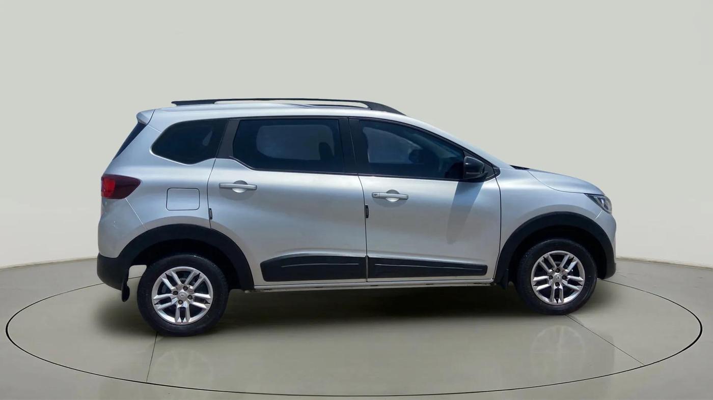 2022 Renault TRIBER RXT, Petrol, Manual, 21,288 km, Right Side View