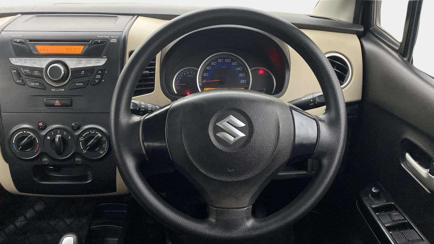 2017 Maruti Wagon R 1.0 VXI AMT, Petrol, Automatic, 47,901 km, Steering Wheel Close Up
