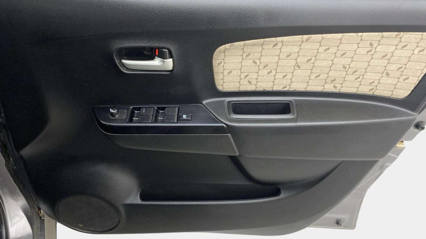 2017 Maruti Wagon R 1.0 VXI AMT, Petrol, Automatic, 47,901 km, Driver Side Door Panels Control