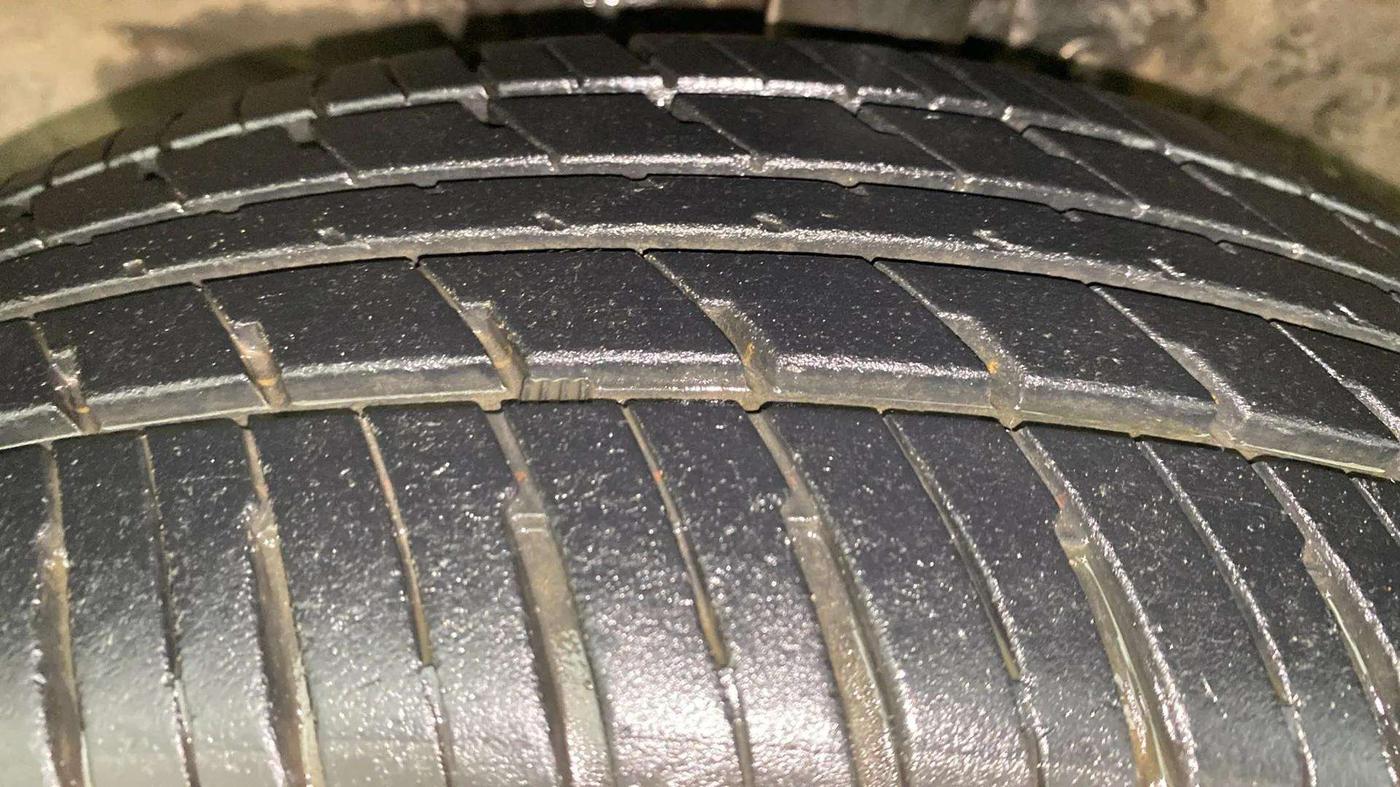 2017 Maruti Wagon R 1.0 VXI AMT, Petrol, Automatic, 47,901 km, Left Front Tyre Tread