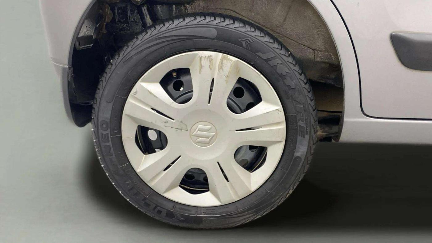 2017 Maruti Wagon R 1.0 VXI AMT, Petrol, Automatic, 47,901 km, Right Rear Wheel